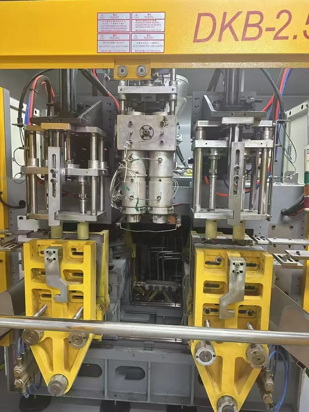 State-of-the-Art Blow Molding Machine Revolutionizes Plastics Production