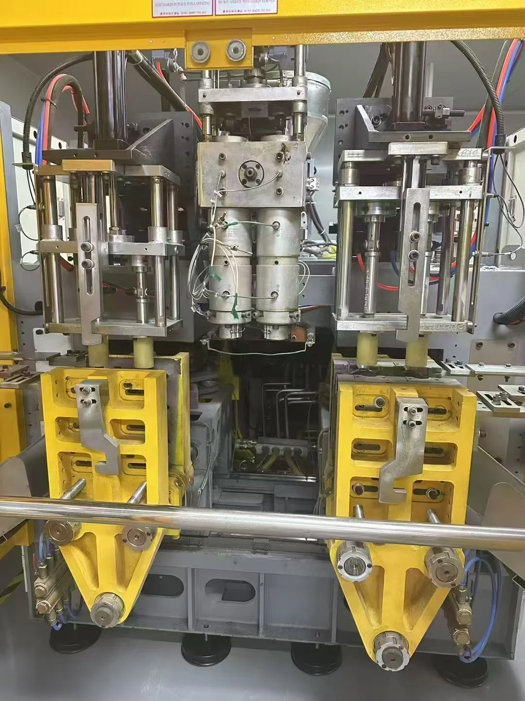 State-of-the-Art Blow Molding Machine Revolutionizes Plastics Production