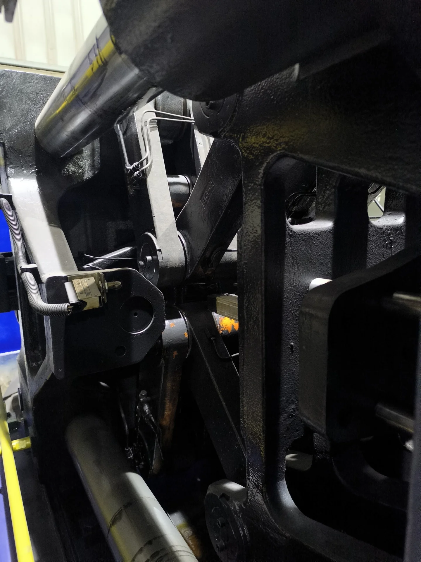 Precision Engineering in Conventional Machines: Geepow 1000T3 & Haitian MA2500 III SE