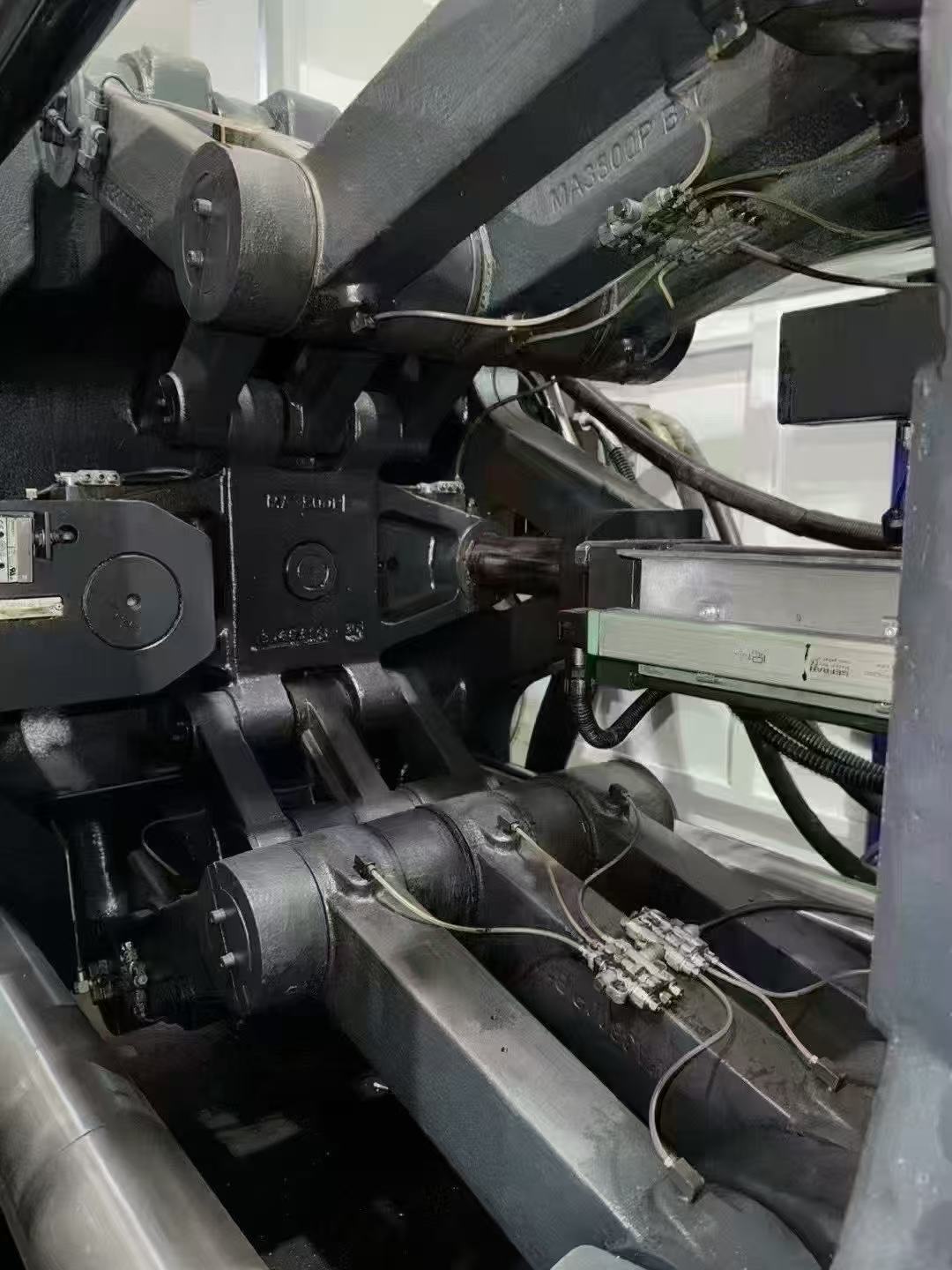 High-speed Machine: Revolutionizing Injection Molding